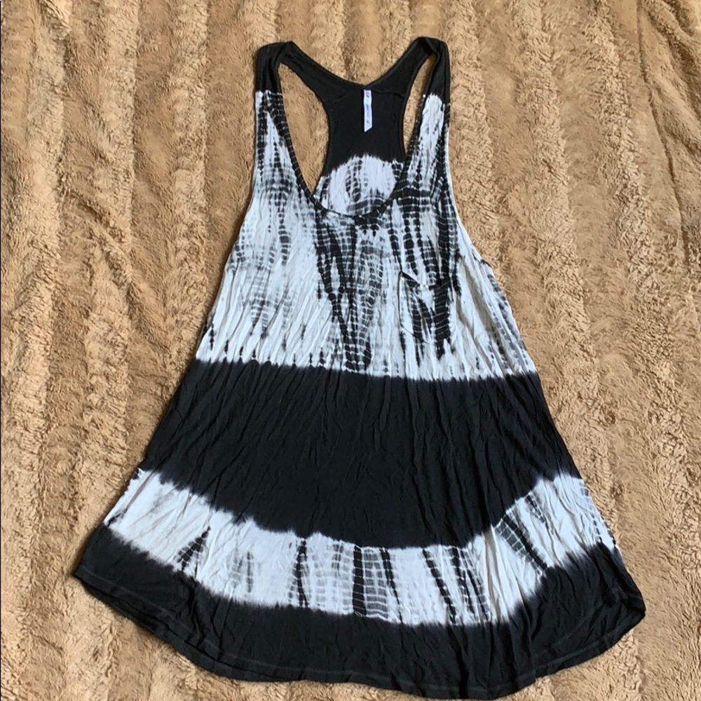 Cute black and white flowy tank